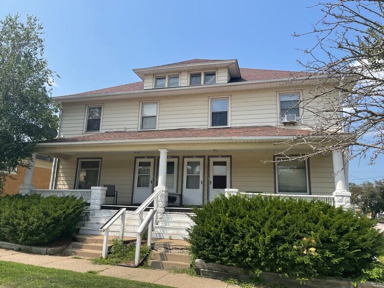 Building Photo - 711 16th St