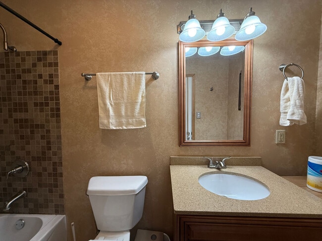 Building Photo - 501 N Dickson St