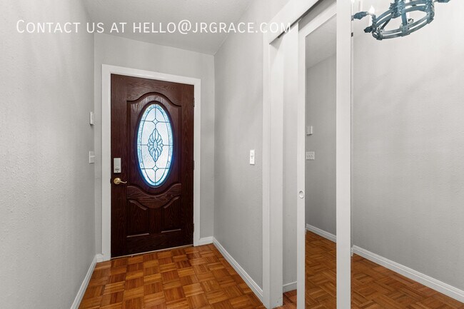 Building Photo - 525 W 4th St