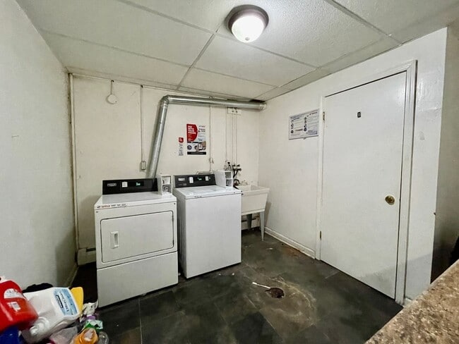 Building Photo - 1340 Blossom St SE