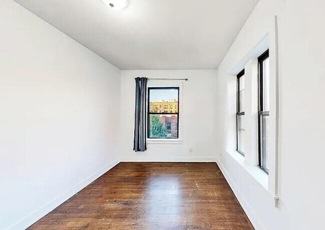 Building Photo - 44th Street