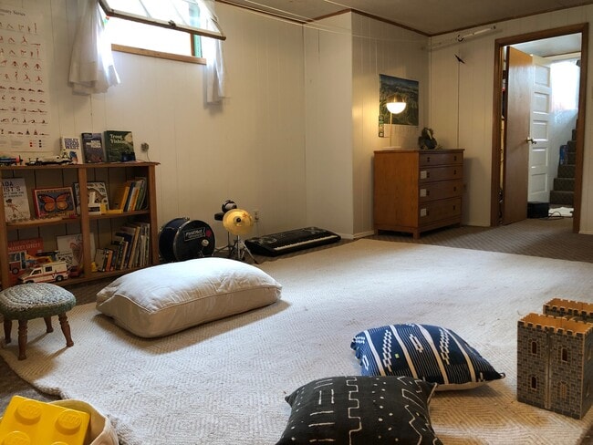 Building Photo - 1209 W Mountain Ave