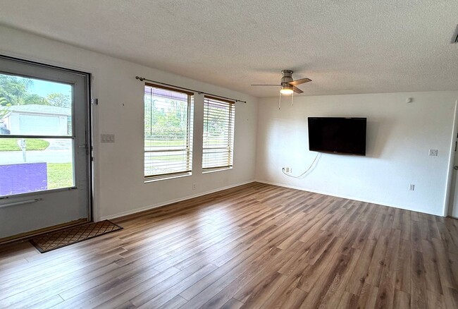 Building Photo - Charming 3-Bedroom, 2-Bath Home in the Hea...