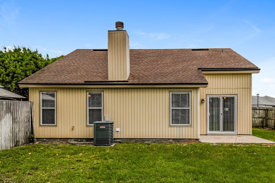 Building Photo - 12279 Sondra Cove Trail N