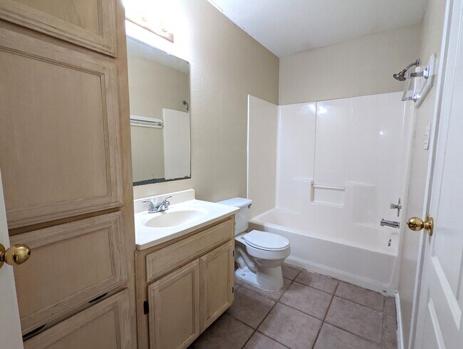 Building Photo - 741 Sonesta Dr