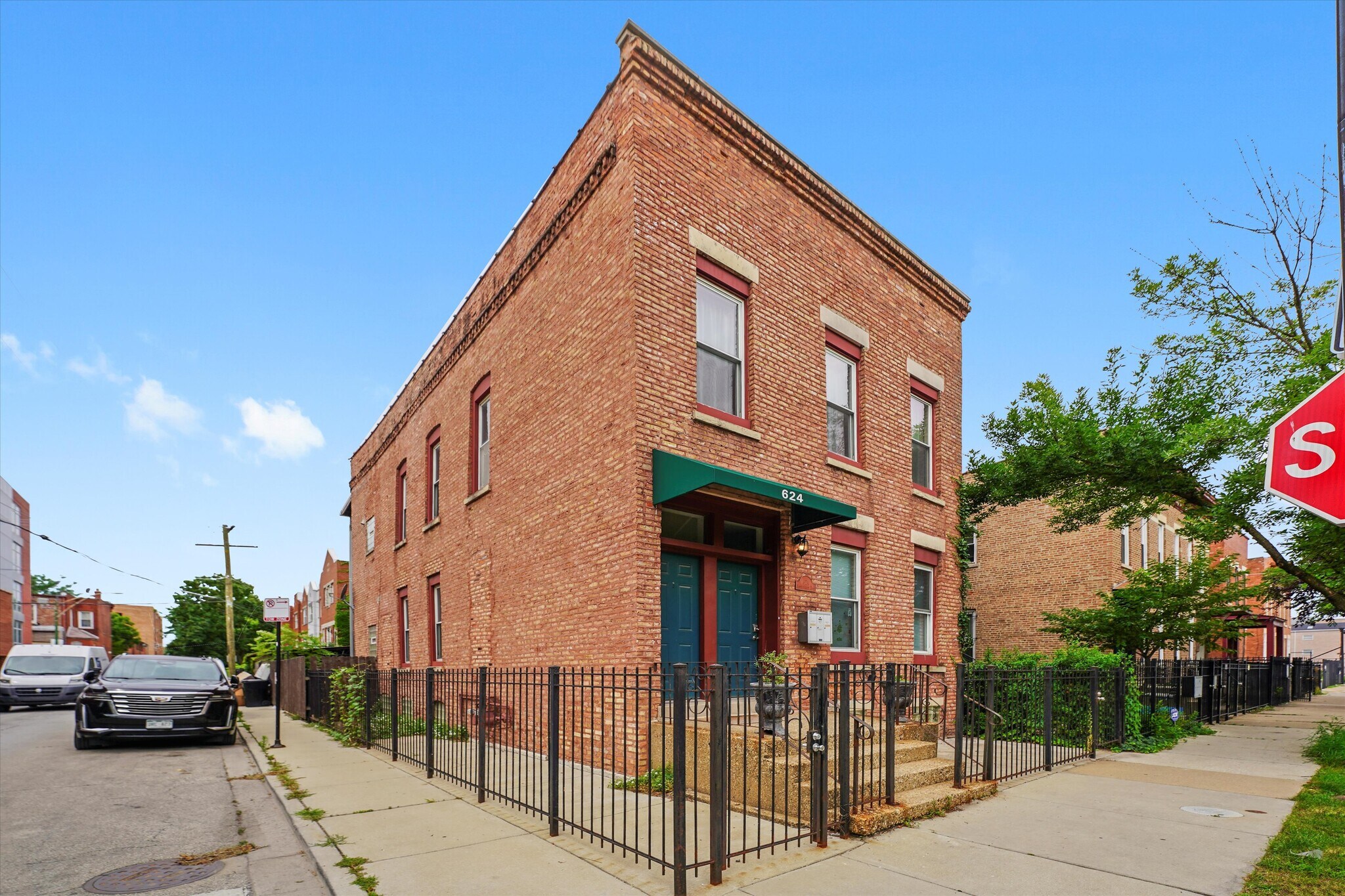 Building Photo - 624 S Oakley Blvd