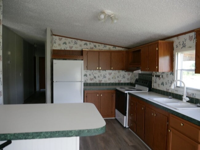 Building Photo - Adorable mobile home in Quitman