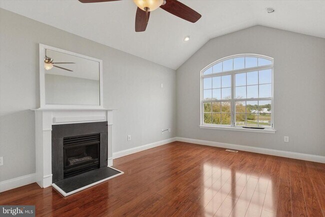 Building Photo - 5503 Drawbridge Ct