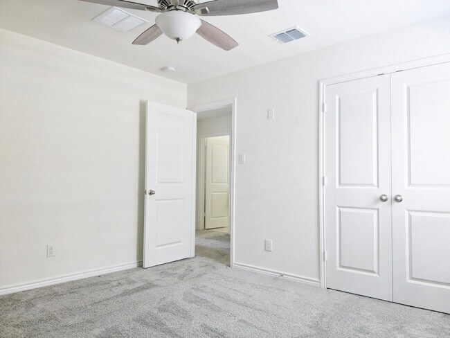Building Photo - 3865 Bentwood Way