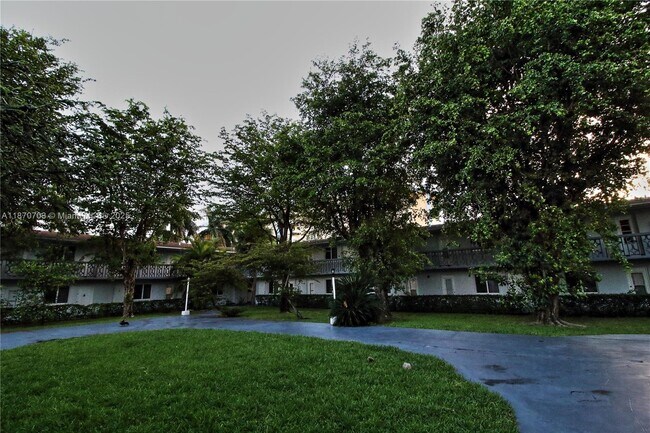 Building Photo - 890 NW 45th Ave