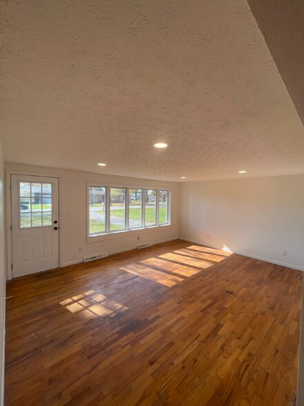 Building Photo - 218 Mouser St