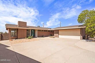 Building Photo - 5825 Parkmont Pl