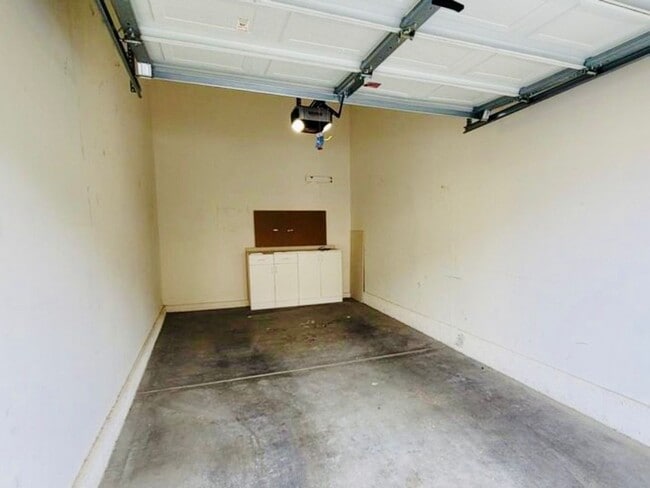 Building Photo - Super cute 3/2 Townhouse Near Durango & 95