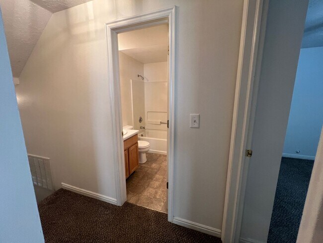 Building Photo - 461 E Cobblecreek Dr