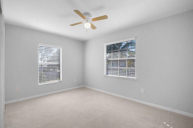 Building Photo - Charming 2-bedroom, 2.5-bathroom townhome ...