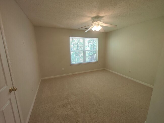 Building Photo - 2625 Piney Ridge Dr