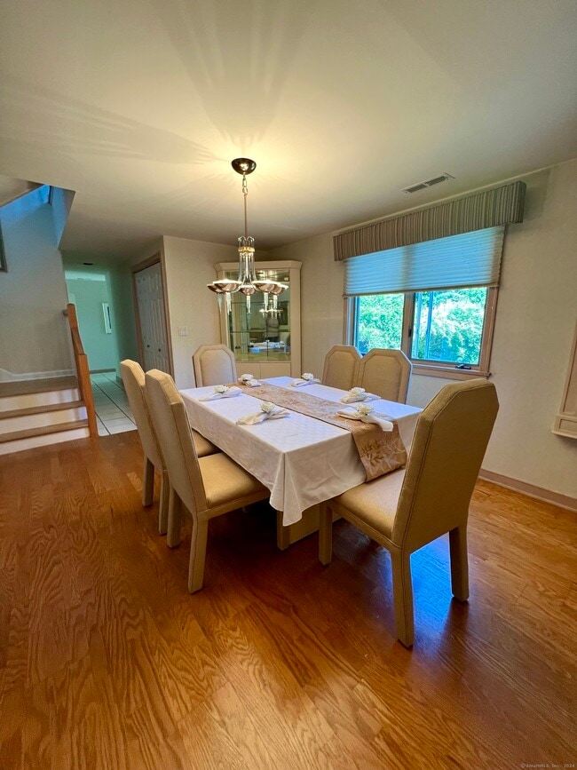 Building Photo - 131 Popes Island Rd