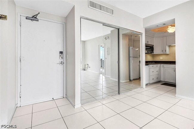 Building Photo - 140 Seaview Ct