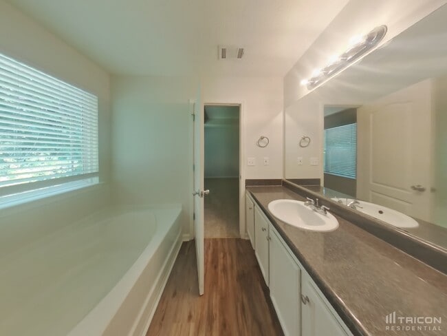 Building Photo - 3892 Alderwoods Dr