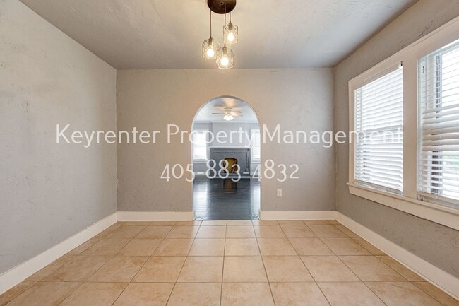 Building Photo - 1123 NW 30th St