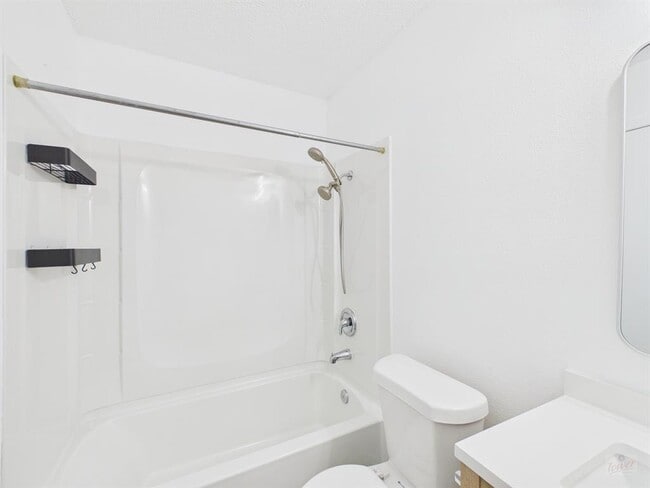 Building Photo - 1303 Hollow Creek Dr