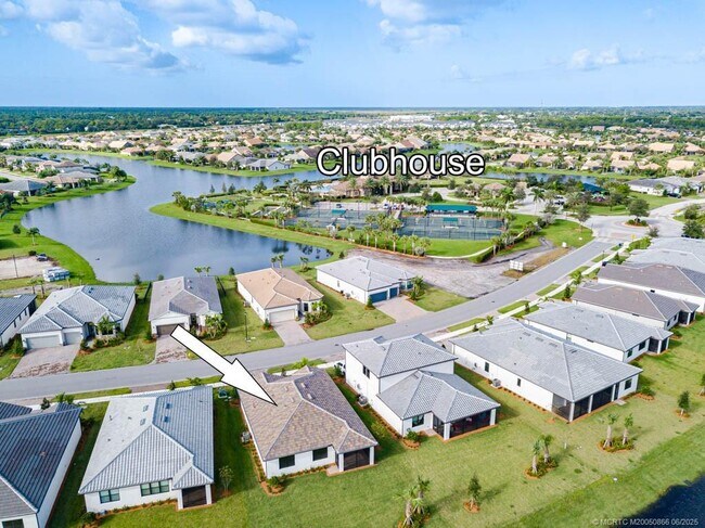 Building Photo - 861 SE Courances Dr