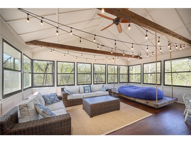 Building Photo - 1832 Essex Rd