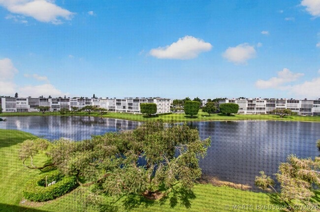 Building Photo - 4028 Hythe B