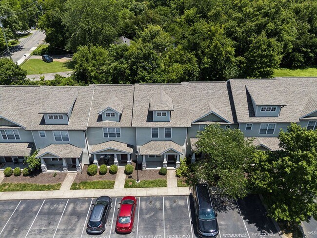 Building Photo - 553 Rosedale Ave