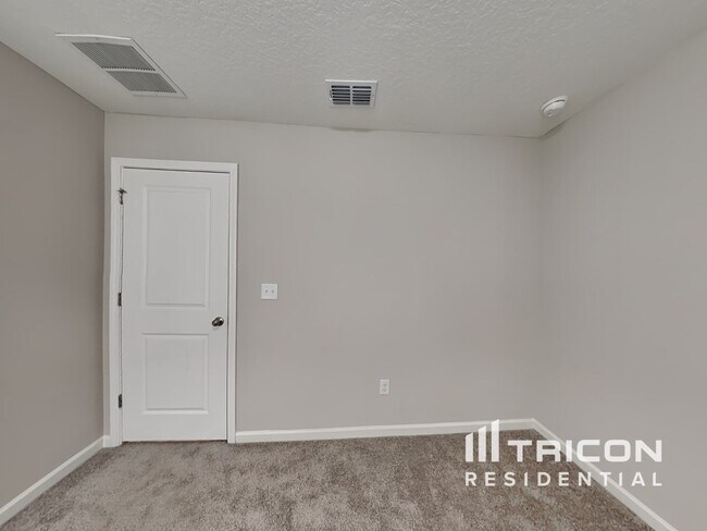 Building Photo - 10260 Old Dixie Hwy