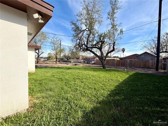 Building Photo - 23 Elmira Ave