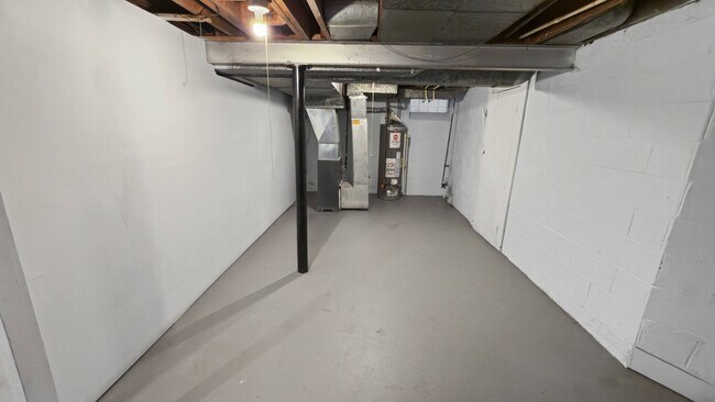 Building Photo - 3625 Chatsworth St