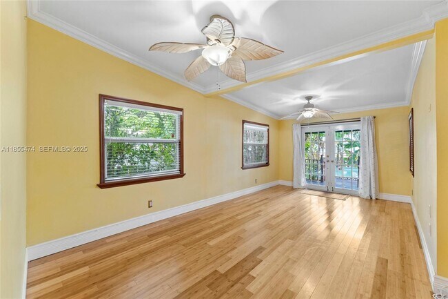 Building Photo - 918 Tequesta St