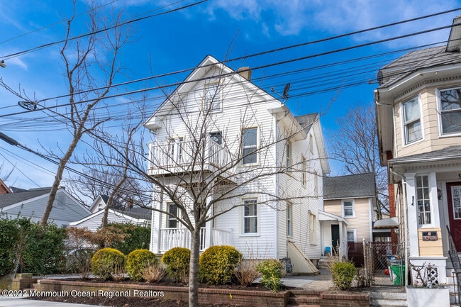 Building Photo - 907 Bond St