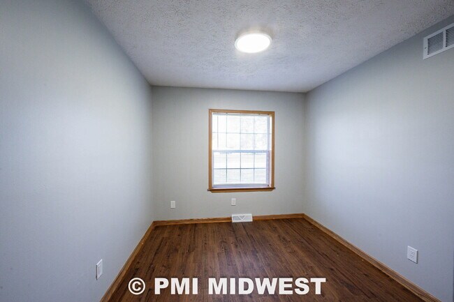 Building Photo - "Charming 4-Bedroom Home with 2 Full Baths in Arcadia – Your Spacious Retreat Awaits!"