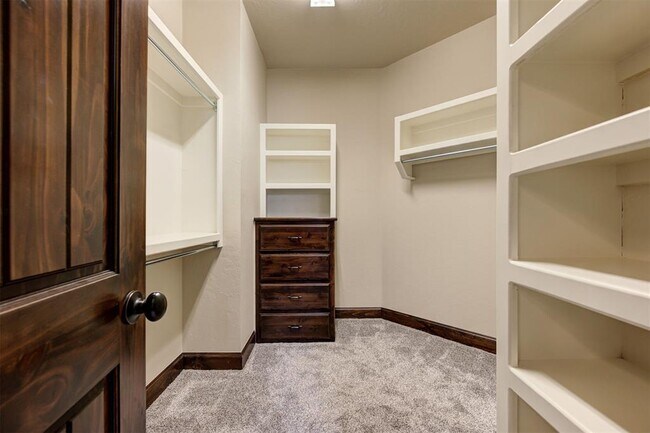 Building Photo - 22090 White Pine Cir