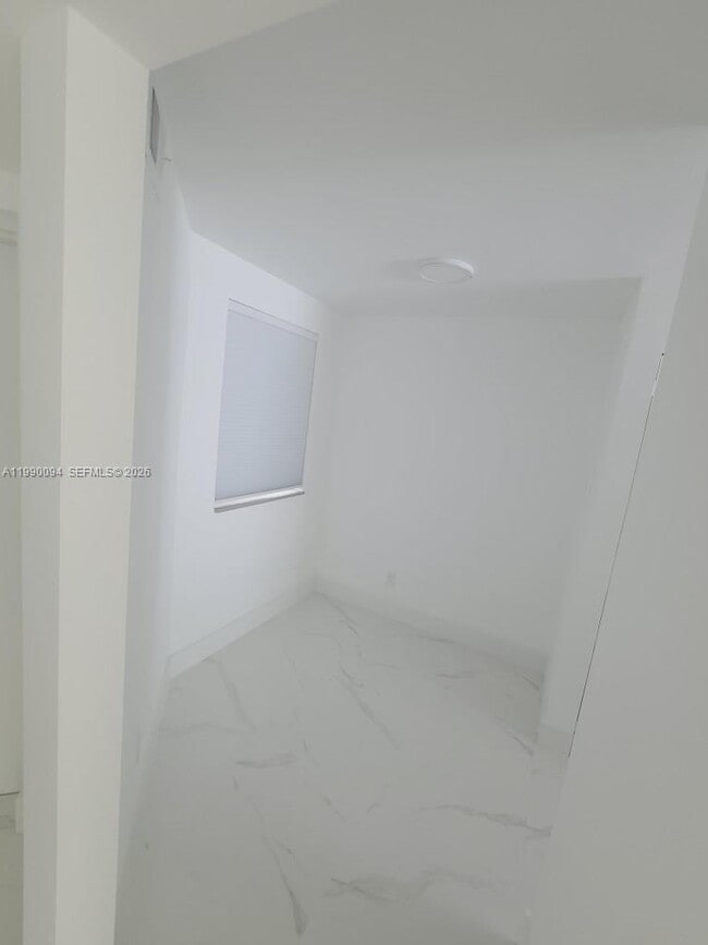 Building Photo - 860 NW 92nd Ave