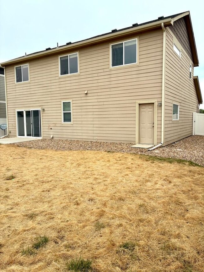 Building Photo - Beautiful 4 Bedroom Two-Story Home in Windsor!