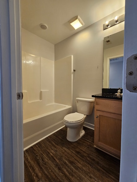 Building Photo - 527 Walter St