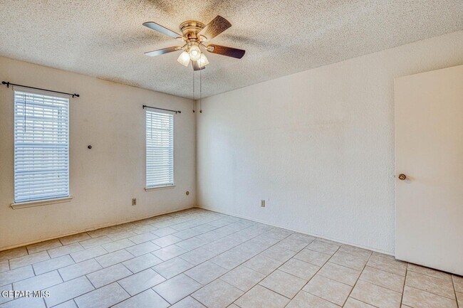 Building Photo - 6201 Escondido Dr