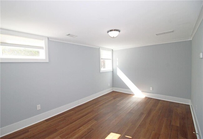 Building Photo - 1131 Milmar Dr NW