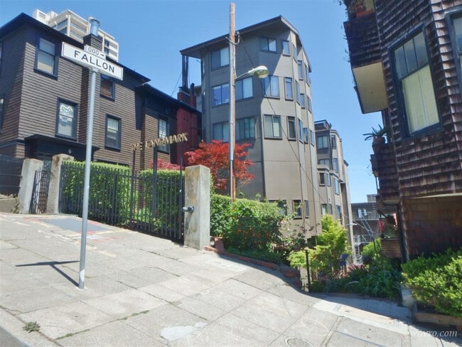 Building Photo - 2 Fallon Pl