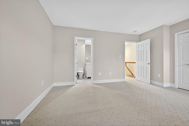 Building Photo - 3291 Sutton Pl NW