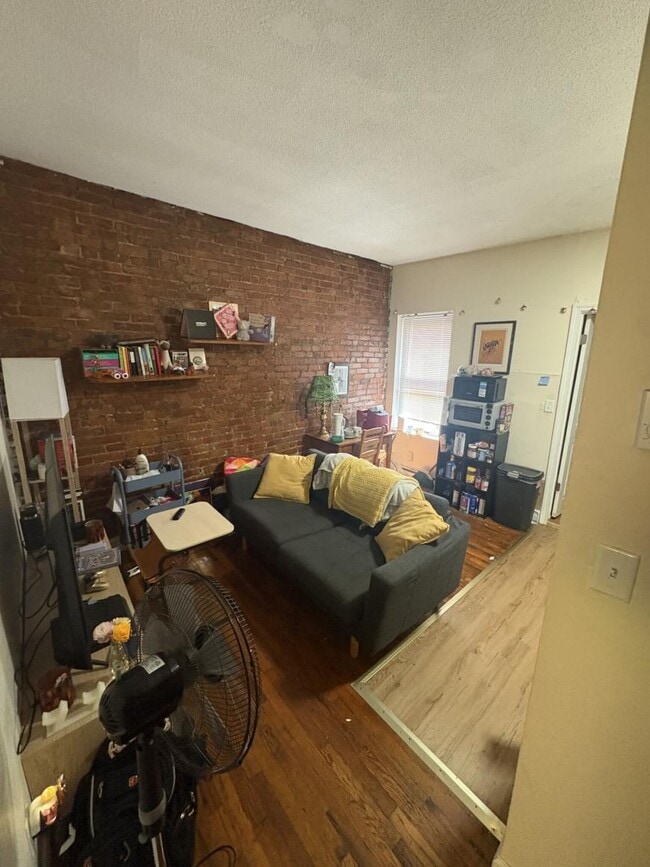 Building Photo - 2 bedroom in Boston MA 02115