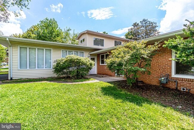 Building Photo - 6525 Byrnes Dr