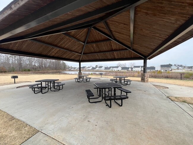 Building Photo - Charming 3BD, 2BA Zebulon Home in a Quiet HOA Community with Amenities