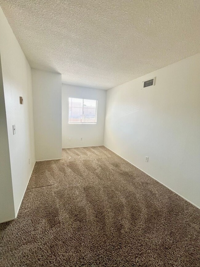 Building Photo - 1450 Melrose Ave