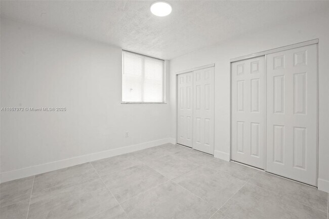Building Photo - 10090 NW 80th Ct