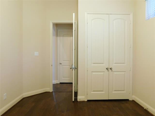 Building Photo - 1704 Serra Dr