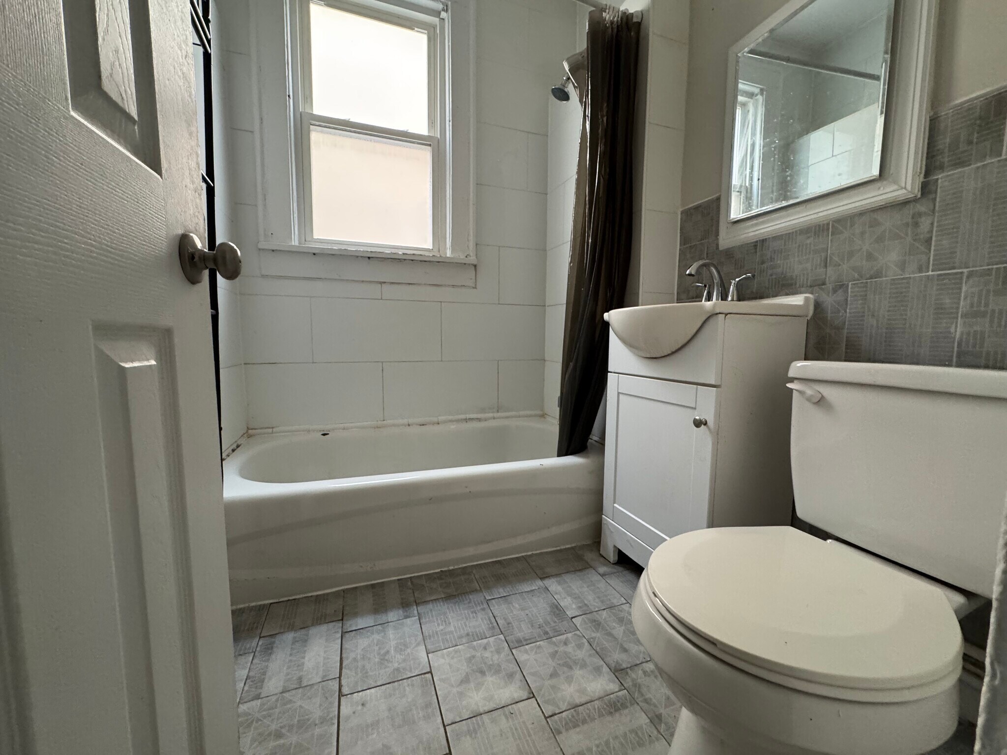 165 W 5th St 1 - 169 W 5th St